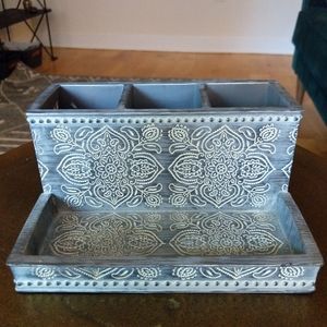 Bathroom accessories organizer tray